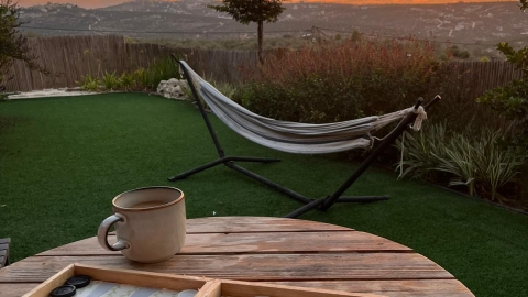 צימר בין הפרחים