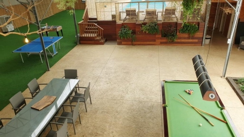 צימר בין הפרחים