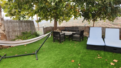 צימר בין הפרחים