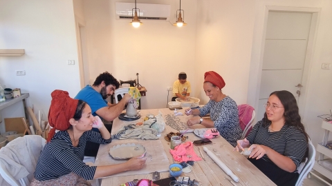 התנועה שבחומר-סטודיו לקרמיקה