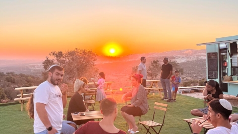 Shika-עגלת קפה בתפוח