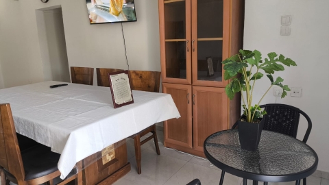 במרפסת של רחל