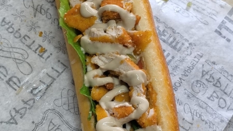 הmacom נקניקיה על הדרך