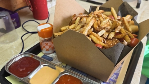 הmacom נקניקיה על הדרך