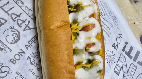 הmacom נקניקיה על הדרך