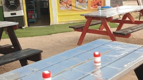 הmacom נקניקיה על הדרך